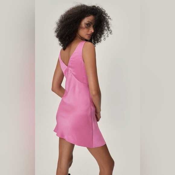 *NWT* Nasty Gal Women’s Pink Satin V Neck Ruched Bust Mini Dress, Size 18 - Picture 4 of 13